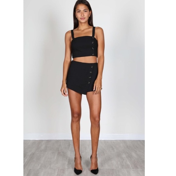 🆕Vera Black Button Front Crop Top - Picture 2 of 8